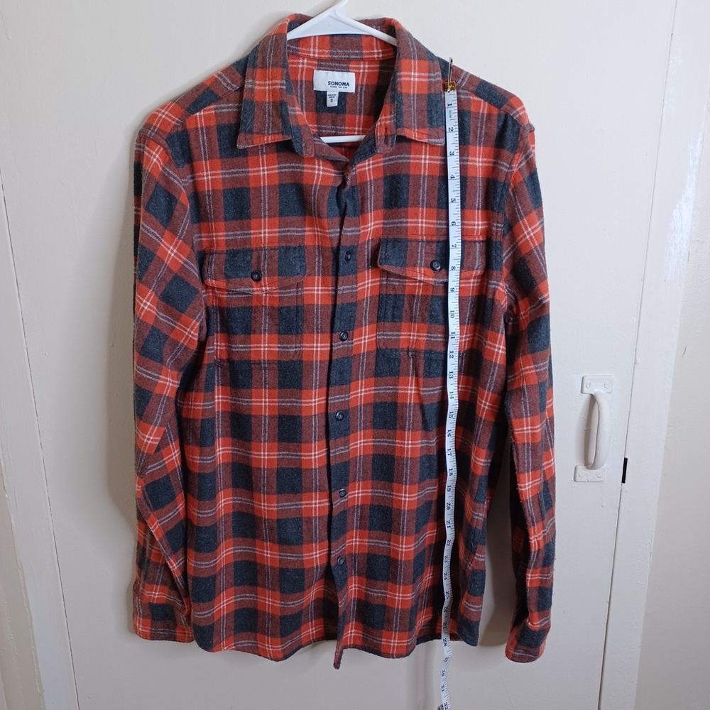 Men's beautiful red plaid shirt. Size small.